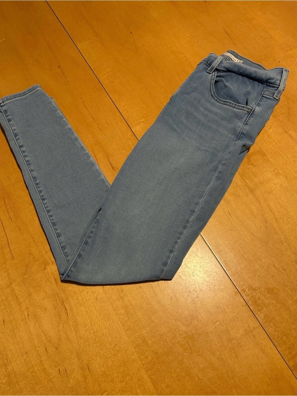 Levi's Women's Light Wash Skinny Jeans
